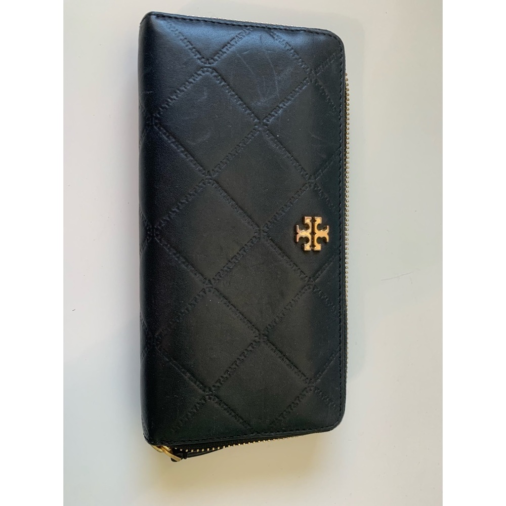 Tory Burch quilted black wallet